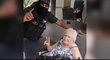 Bojovník Hamásu se seniorkou, které pomohlo, že je krajanka Messiho