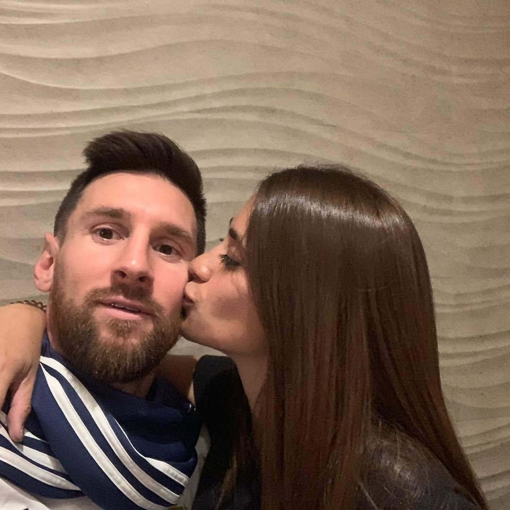 Lionel Messi s půvabnou manželkou Antonellou