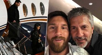 Messi na bohoslužbě pro zesnulého otce Jorgeho (†34): Truchlil v černém Messi na bohoslužbě pro zesnulého otce Jorgeho (†34): Truchlil v černém
