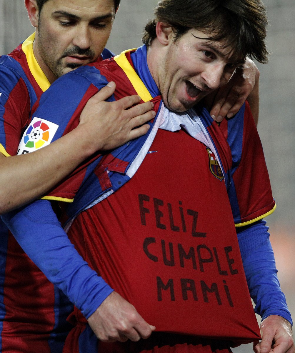 Takhle Lionel Messi poblahopřál matce a byl potrestán.