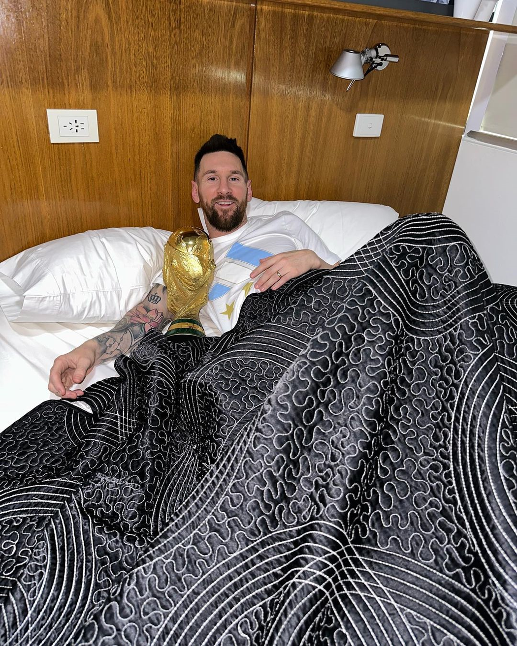 Fotkami s trofejí zbořil Messi internet