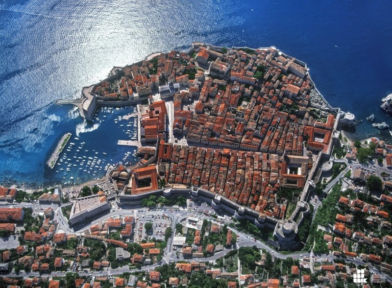 Dubrovník je obvykle zárukou nádherné dovolené u chorvatského moře. Letos ale bude situace jiná