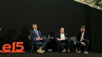 Město na baterky: Jak připravit infrastrukturu na elektromobilitu. Roman Srp, Petr Suška a Traian Urban. Město na baterky: Jak připravit infrastrukturu na elektromobilitu. Roman Srp, Petr Suška a Traian Urban.