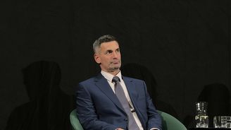 Město na baterky: Jak připravit infrastrukturu na elektromobilitu. Roman Srp, Petr Suška a Traian Urban. Město na baterky: Jak připravit infrastrukturu na elektromobilitu. Roman Srp, Petr Suška a Traian Urban.