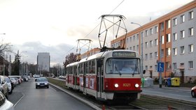 Narvané tramvaje kvůli zavřenému metru na Jiřáku: Dopravní podnik posílí spoje