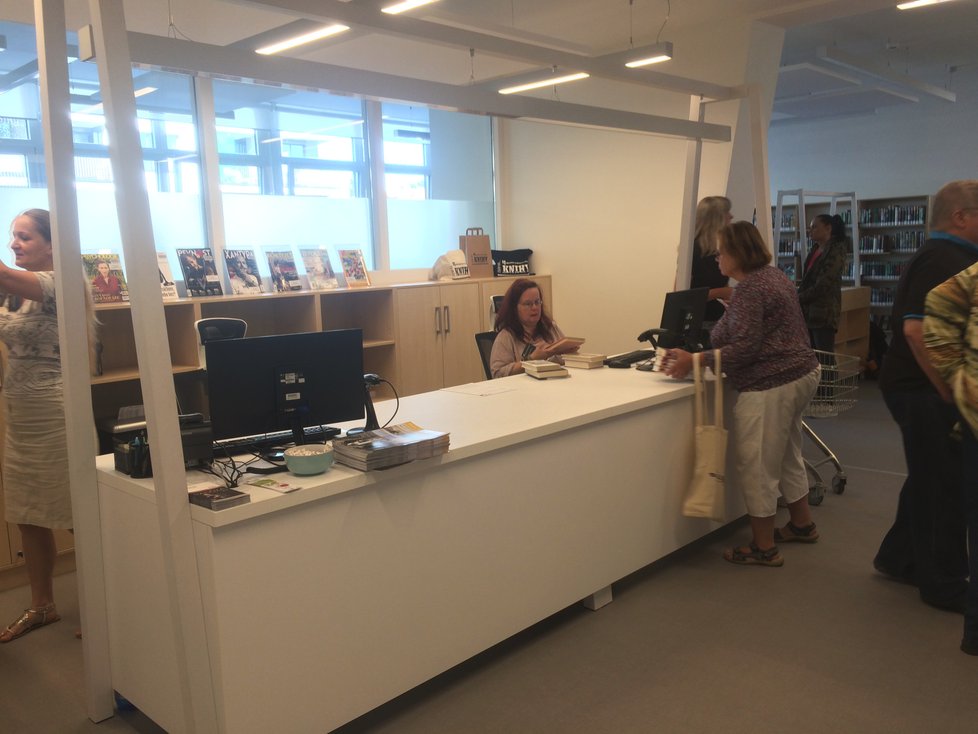 Městská knihovna se po deseti letech vrátila do Malešic.