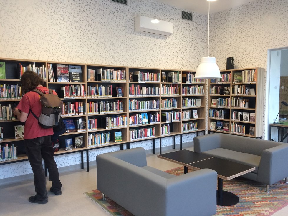 Knihovna Jezerka se veřejnosti otevřela 2. března.