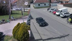 Břeclavští strážníci natočili zlodějě při krádeži dětských kol. Policisté je vzápětí rychle dopadli.