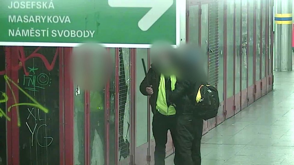 Brněnští strážníci dopadli díky kamerovému systému v krátké době dvě dvojice zlodějů.