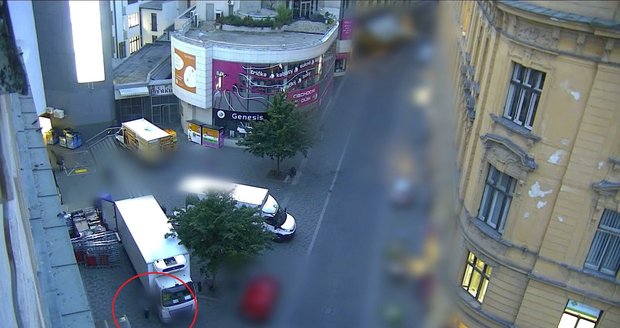 Brněnští strážníci dopadli zloděje díky pozornému sledování kamerového systému.