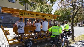 Městská policie hlavního města Prahy si došlápla na beer-bikery.