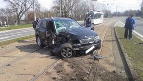 Ostravským strážníkům ujížděl opilý řidič v BMW, při honičce havaroval.