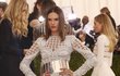 Met gala: Alessandra Ambrosio (35), modelka Šaty: Balmain (GB)