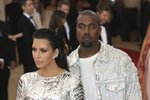 Met gala: Kim Kardashian (35) a Kanye West (38), tv hvězda a rapper Šaty a »oblek«: Balmain (FRA)