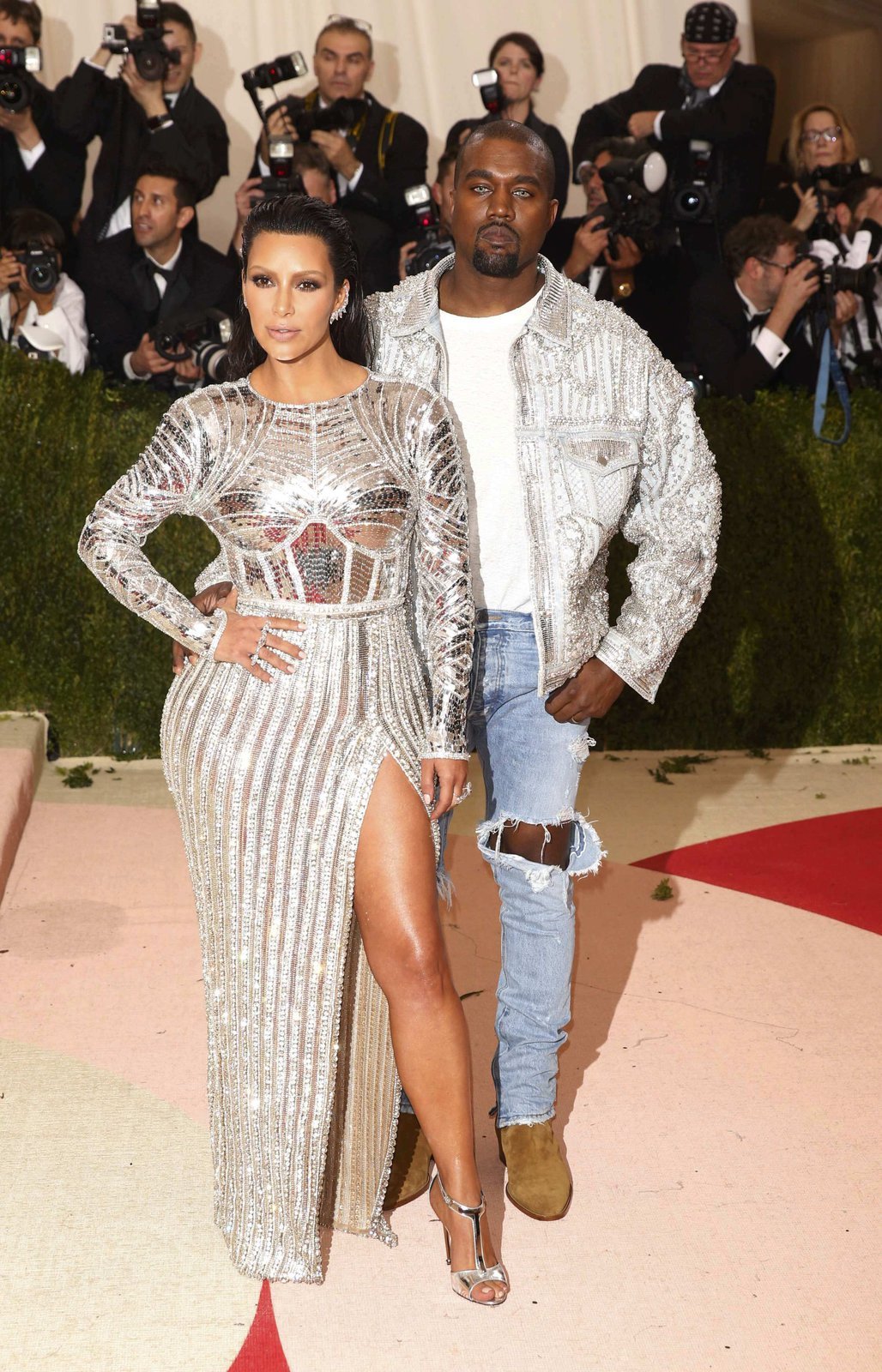 Met gala: Kim Kardashian (35) a Kanye West (38), tv hvězda a rapper Šaty a »oblek«: Balmain (FRA)