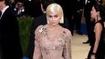 Kylie Jenner, 2017: Nahé šaty z dílny Versace