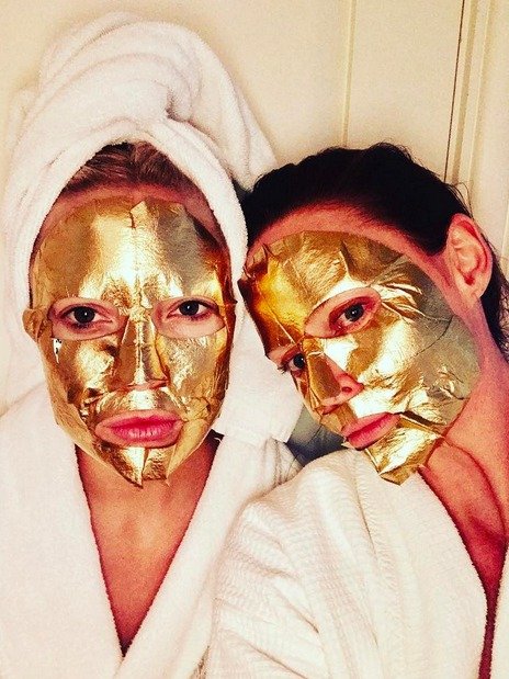 Kate Hudson si dala zlatou masku.