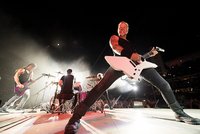 Metallica nadchla Pražany i za pomoci „výpůjčky“ od Morriconeho. Do Letňan zamířilo skoro 50 tisíc fandů