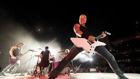 Metallica nadchla Pražany i za pomoci „výpůjčky“ od Morriconeho. Do Letňan zamířilo skoro 50 tisíc fandů