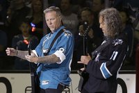 Metallica si zahrála během finále NHL hymnu a hned byl oheň na střeše! „Hanobení!“ čertí se Američané
