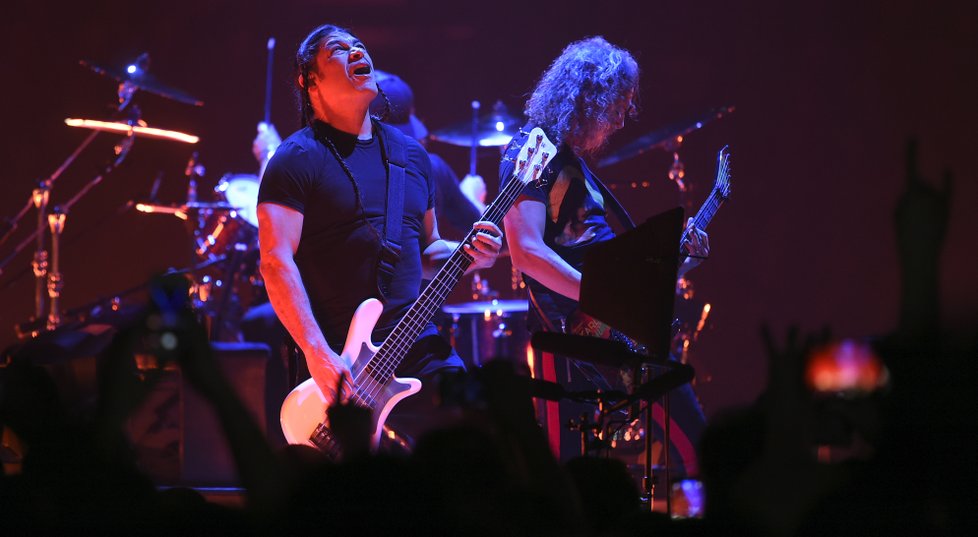 Metallica zahrála v Praze 2. dubna. Překvapila písní Jožin z bažin.