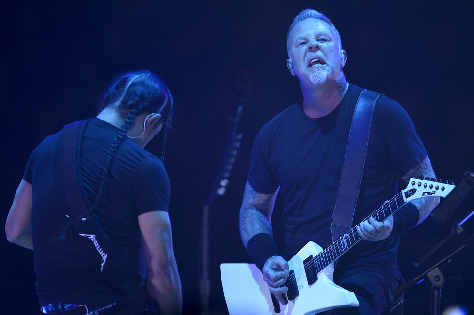 Metallica zahrála v Praze 2. dubna. Překvapila písní Jožin z bažin.
