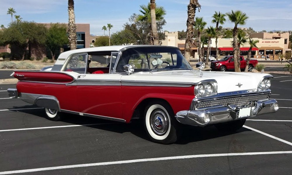 Na jaře 1959 byl vrchol nabídky obsazen modelem Meteor Montcalm, jehož tvary vycházely z Fordu Galaxie a linie střechy připomínaly Ford Thunderbird.