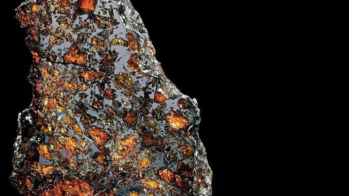 Meteorit Admire Pallasit byl nalezen v roce 1881 v Kansasu na poli, celková hmotnost je odhadnuta na cca 80 kg. Jedná se o železitý meteorit, který je uvnitř prorostlý drahokamy nazývanými olivíny, jež jsou mimozemského původu.