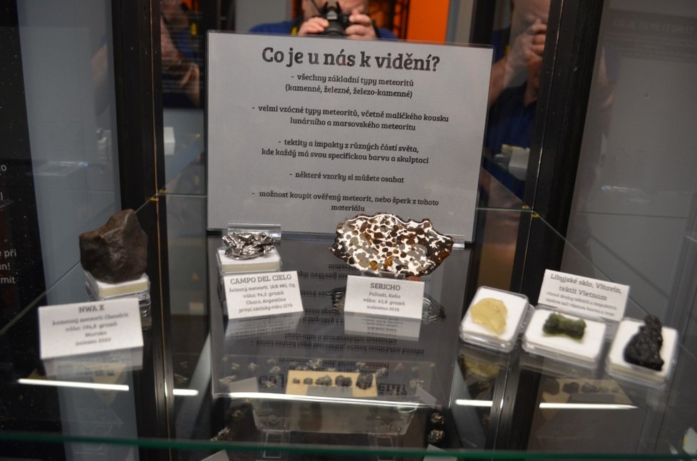 Ukázky železných meteoritů z nově otevřeného muzea.