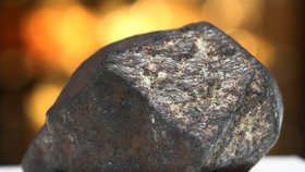 Úlomek meteoritu váží 142 gramů a měří 8 cm