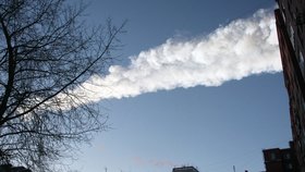 Podle nepotvrzených zpráv meteorit rozstřelili na menší kusy sami Rusové