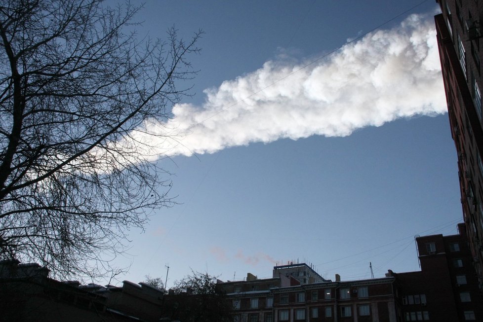 Podle nepotvrzených zpráv meteorit rozstřelili na menší kusy sami Rusové