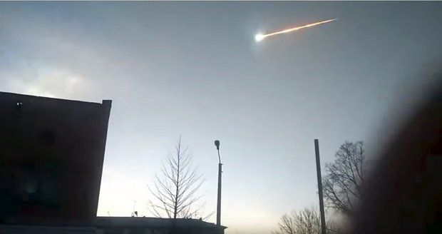 Panika a obavy z UFO: Masivní exploze meteoritu vyděsila město na Sibiři