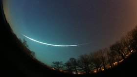 Meteorický roj Geminid, který je aktuálně pozorovatelný na obloze.