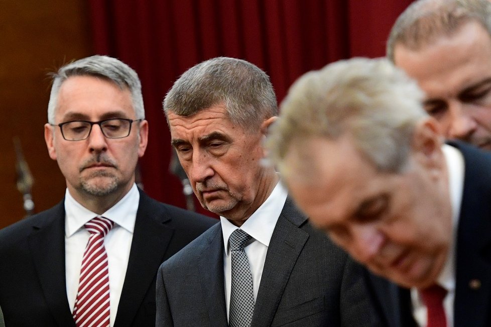 Zleva ministr obrany Lubomír Metnar (za ANO), premiér Andrej Babiš (ANO) a prezident Miloš Zeman na velitelském shromáždění v Praze (20. 11. 2019)