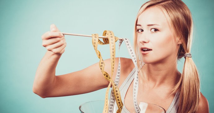 Stačí změnit jediný návyk a zhubnete! Tajný trik, jak denně sníst o 1200 kilojoulů méně