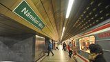 „Áčko“ nejezdilo hodiny. Nehoda zastavila provoz metra mezi Želivského a Náměstí Míru