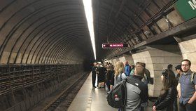 Od úterý nestaví metro na nástupišti metra A Muzeum směrem do Depa Hostivař. Příští rok se práce přesunou na druhou stranu.