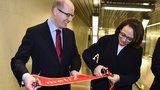 Střihoruká Krnáčová otevřela s premiérem nové metro A. Sobotka jí dal slib