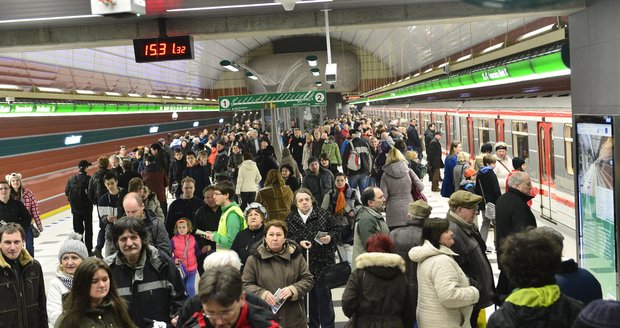 Otevření prodloužené linky A se v Praze těšilo velkému zájmu.