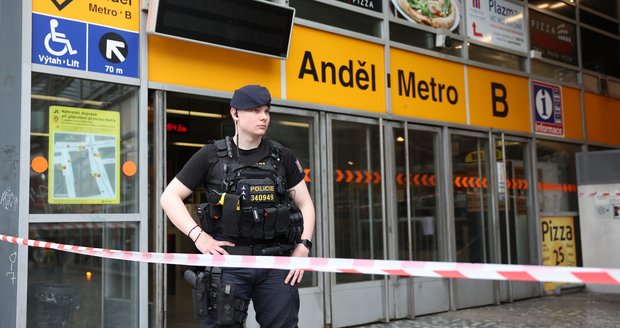 Pád osoby pod metro na Andělu Pád osoby pod metro na Andělu