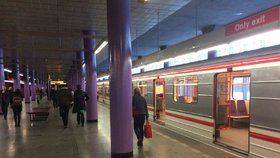 Porucha na „béčku“! Metro mezi Zličínem a Butovicemi nejezdí