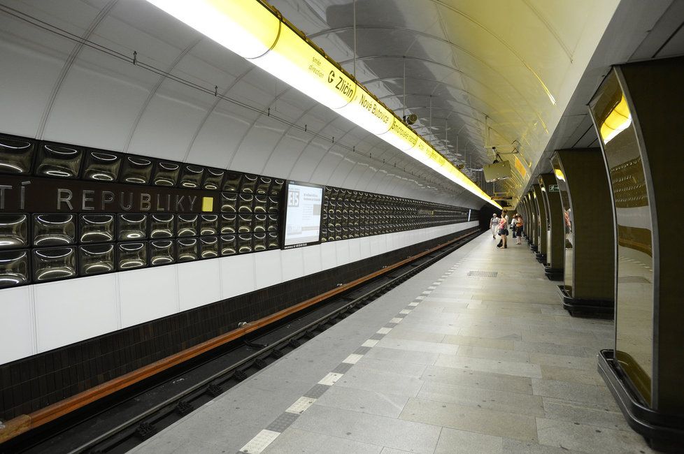 Stanice metra B Náměstí Republiky bude přístupná pouze od Masarykova nádraží.
