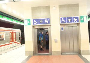 Výtahy ve stanici metra Bořislavka