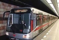Muže (29) srazilo pražské metro