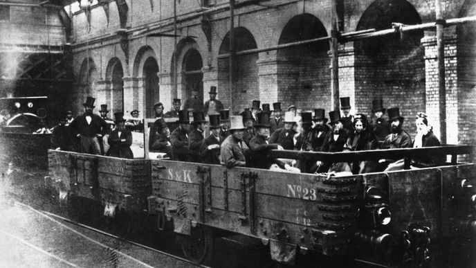 Jedna z prvních podob městské dopravy na kolejích - fotografie z roku 1892.