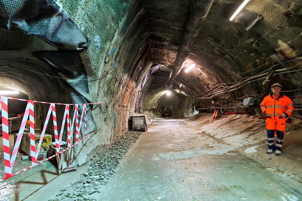 Novináři si mohli 19. ledna 2022 v Praze na Pankráci prohlédnout dvě místa, ve kterých skončil geologický průzkum stavby trasy metra D, který vyšel na zhruba 1,82 miliardy Kč.
