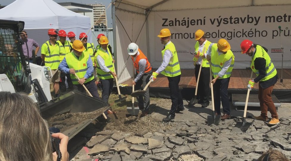 Zahájení geologického průzkumu a zároveň výstavby metra D v Praze.