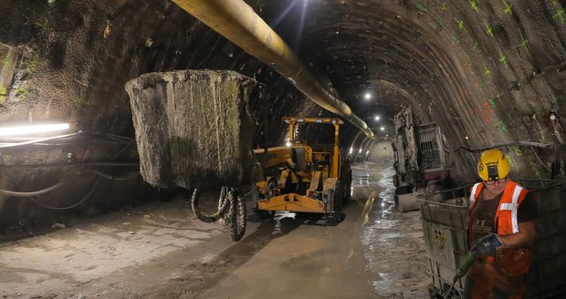 Práce na trase metra D.