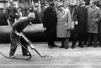 Metro, které mělo být tramvají: Praha si připomíná 60 let od zahájení výstavby